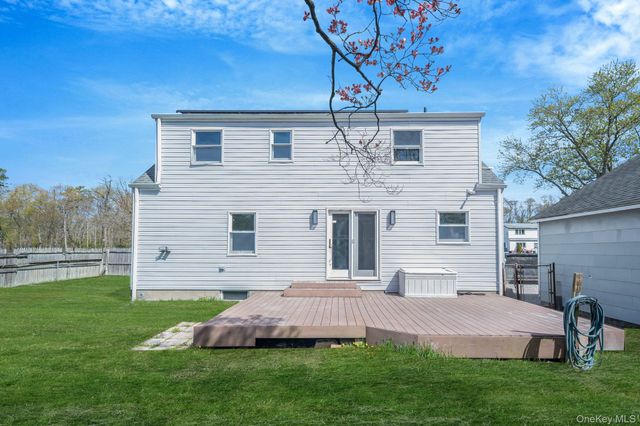 150 Spur Drive S, Bay Shore, NY 11706