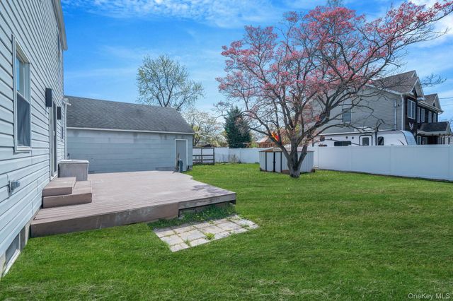 150 Spur Drive S, Bay Shore, NY 11706