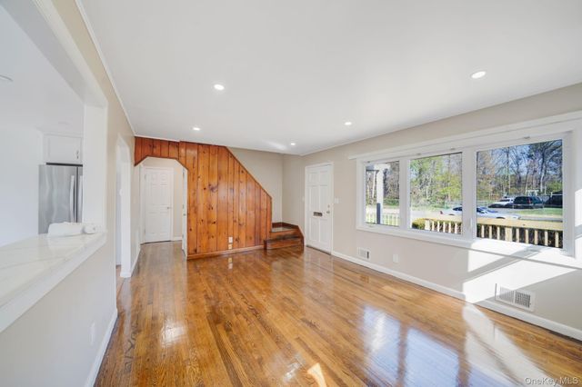 150 Spur Drive S, Bay Shore, NY 11706