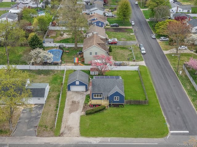 150 Spur Drive S, Bay Shore, NY 11706