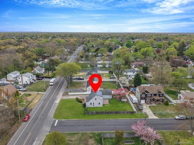 150 Spur Drive S, Bay Shore, NY 11706