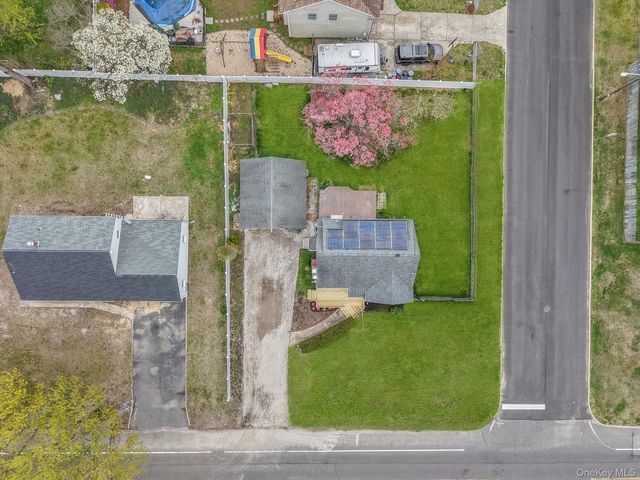150 Spur Drive S, Bay Shore, NY 11706