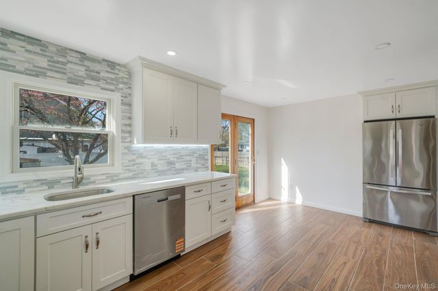 150 Spur Drive S, Bay Shore, NY 11706