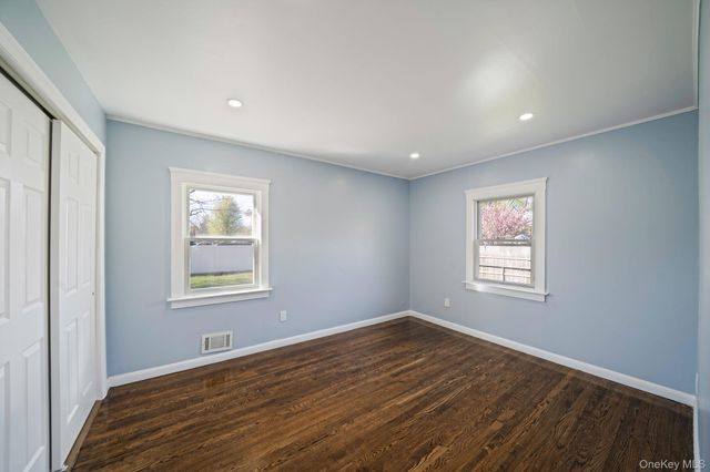 150 Spur Drive S, Bay Shore, NY 11706