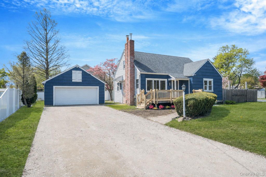150 Spur Drive S, Bay Shore, NY 11706