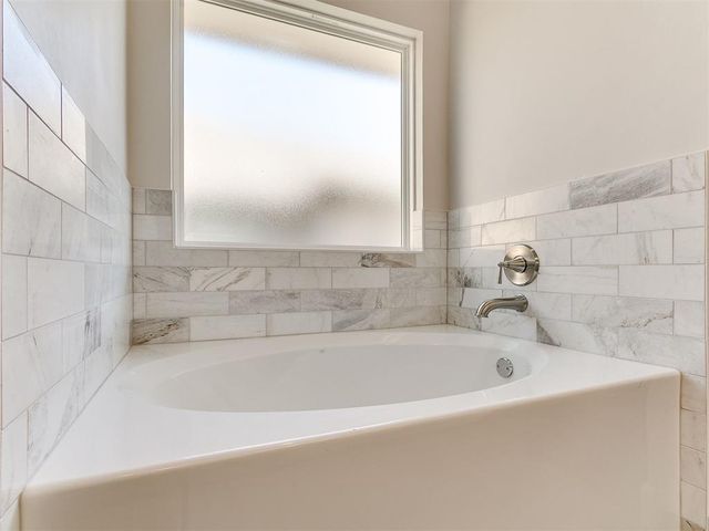 2905 Summit Hollow Circle, Norman, OK 73071