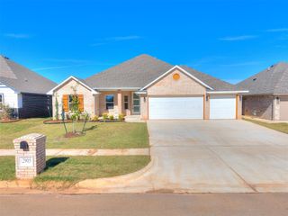 2905 Summit Hollow Circle, Norman, OK 73071