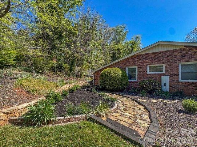 52 Briar Patch Road, Cullowhee, NC 28723