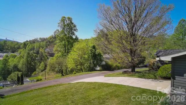 52 Briar Patch Road, Cullowhee, NC 28723
