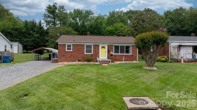 1423 16th Avenue NE, Hickory, NC 28601