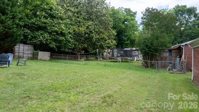 1423 16th Avenue NE, Hickory, NC 28601