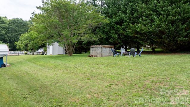 1423 16th Avenue NE, Hickory, NC 28601