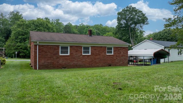 1423 16th Avenue NE, Hickory, NC 28601