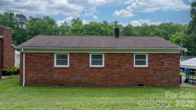 1423 16th Avenue NE, Hickory, NC 28601