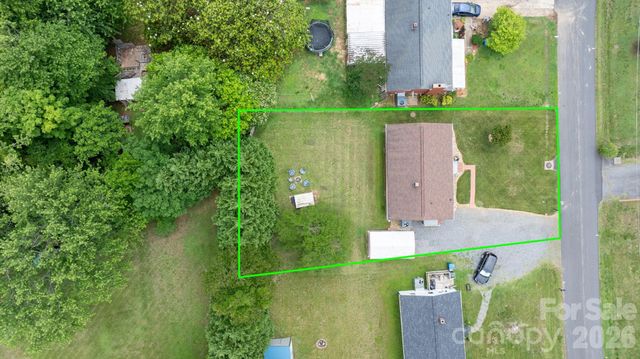 1423 16th Avenue NE, Hickory, NC 28601