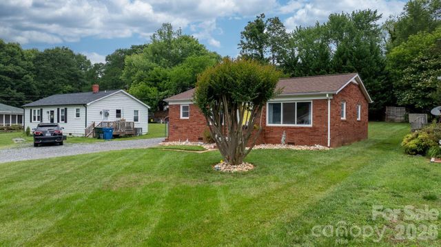 1423 16th Avenue NE, Hickory, NC 28601