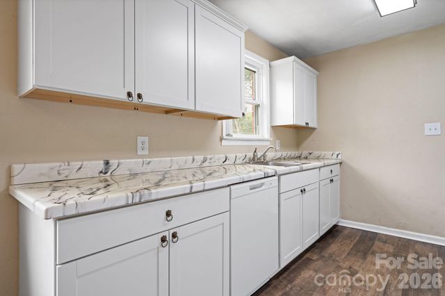 1423 16th Avenue NE, Hickory, NC 28601