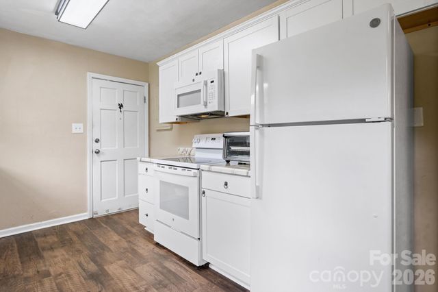 1423 16th Avenue NE, Hickory, NC 28601