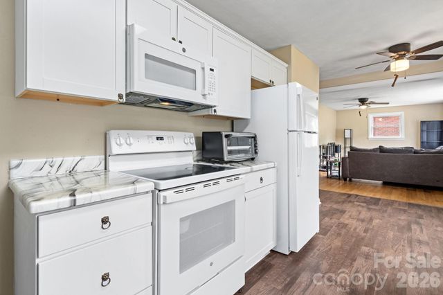 1423 16th Avenue NE, Hickory, NC 28601