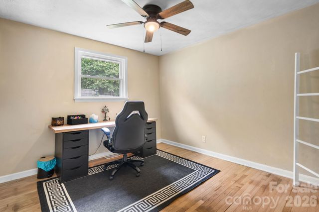 1423 16th Avenue NE, Hickory, NC 28601