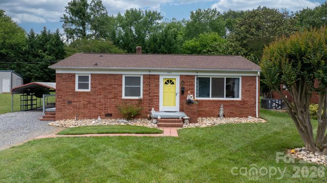 1423 16th Avenue NE, Hickory, NC 28601