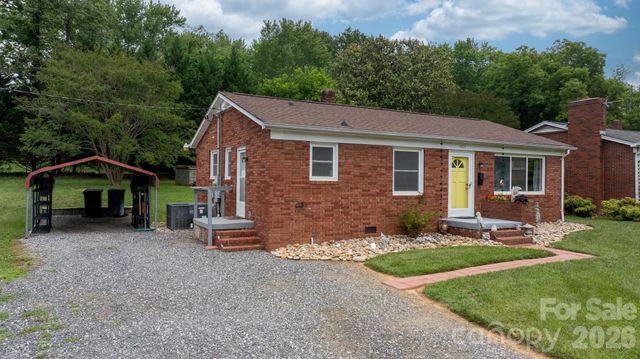 1423 16th Avenue NE, Hickory, NC 28601