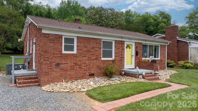 1423 16th Avenue NE, Hickory, NC 28601