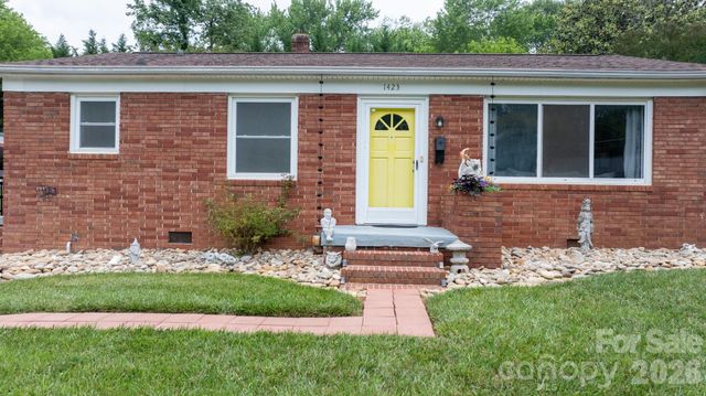 1423 16th Avenue NE, Hickory, NC 28601