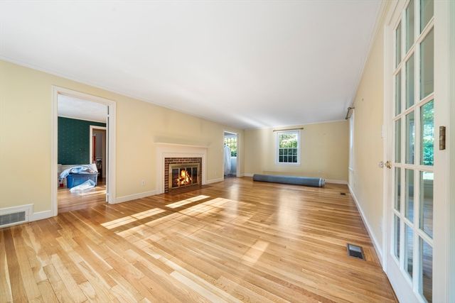 131 Montvale Rd, Weston, MA 02493