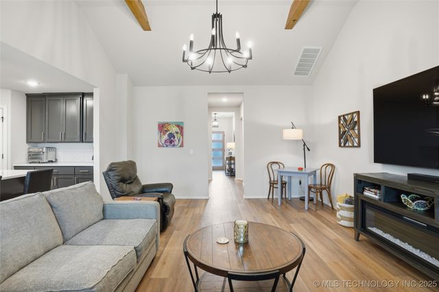 7207 E 131st Place S, Bixby, OK 74008