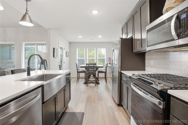 7207 E 131st Place S, Bixby, OK 74008