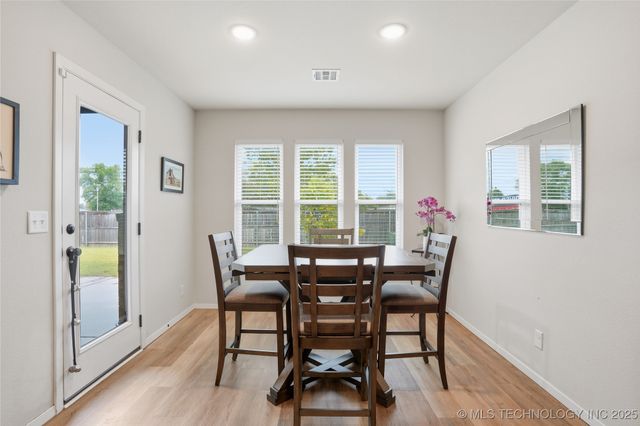 7207 E 131st Place S, Bixby, OK 74008