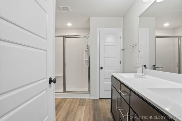 7207 E 131st Place S, Bixby, OK 74008