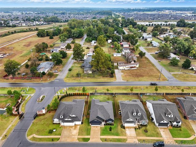 7207 E 131st Place S, Bixby, OK 74008