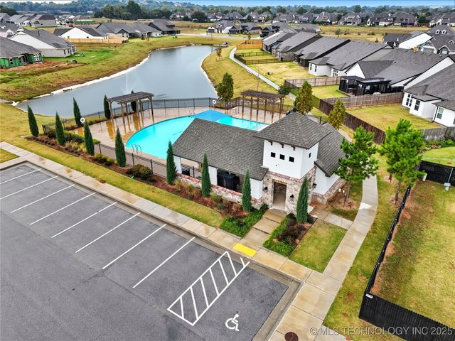 7207 E 131st Place S, Bixby, OK 74008