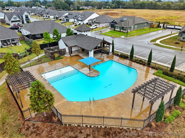 7207 E 131st Place S, Bixby, OK 74008