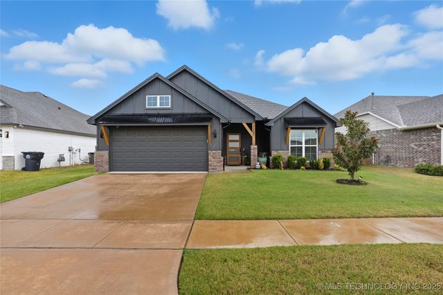 7207 E 131st Place S, Bixby, OK 74008