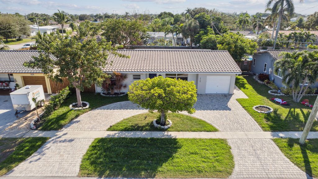 428 SE 2nd Street, Deerfield Beach, FL 33441