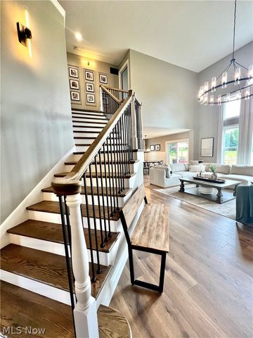 41 W Nimisila Road, New Franklin, OH 44319
