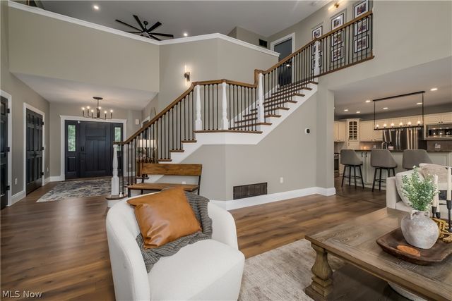 41 W Nimisila Road, New Franklin, OH 44319