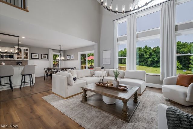 41 W Nimisila Road, New Franklin, OH 44319