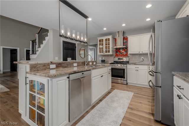 41 W Nimisila Road, New Franklin, OH 44319
