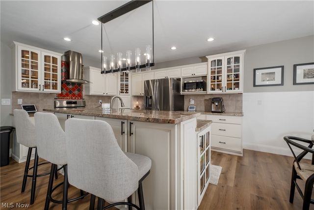41 W Nimisila Road, New Franklin, OH 44319