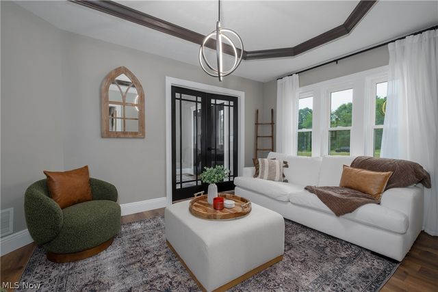 41 W Nimisila Road, New Franklin, OH 44319