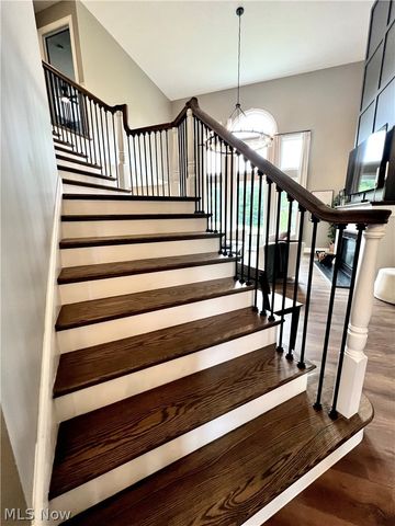 41 W Nimisila Road, New Franklin, OH 44319