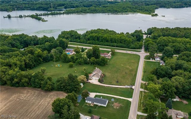 41 W Nimisila Road, New Franklin, OH 44319