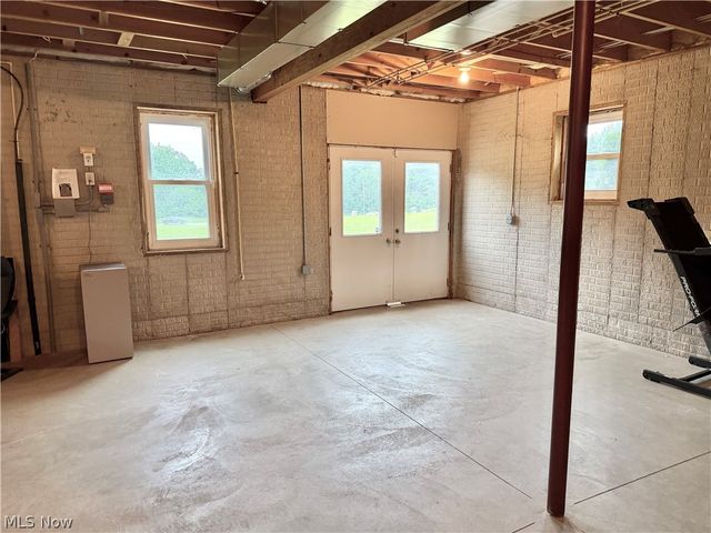 41 W Nimisila Road, New Franklin, OH 44319
