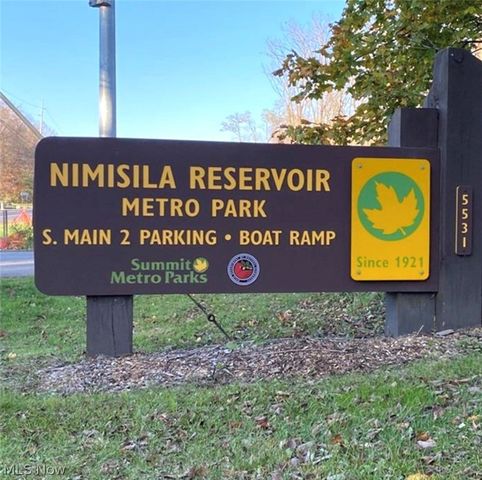 41 W Nimisila Road, New Franklin, OH 44319