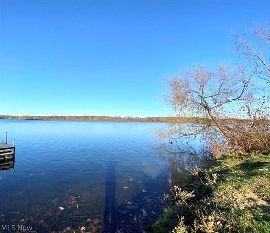 41 W Nimisila Road, New Franklin, OH 44319