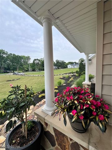 41 W Nimisila Road, New Franklin, OH 44319